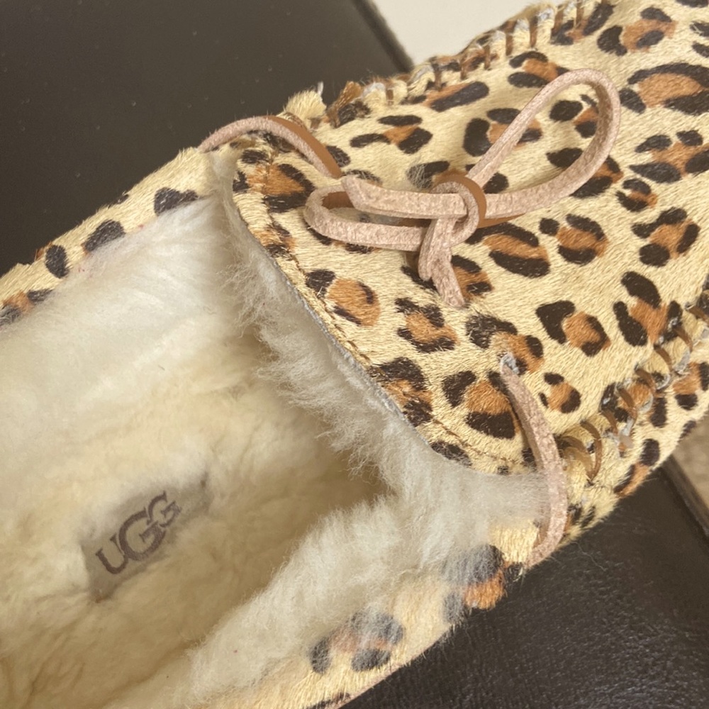 UGG flats slippers